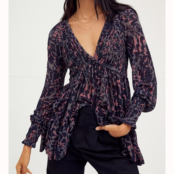 Free People Tops - Free People | dark romance tunic | Sz Sm